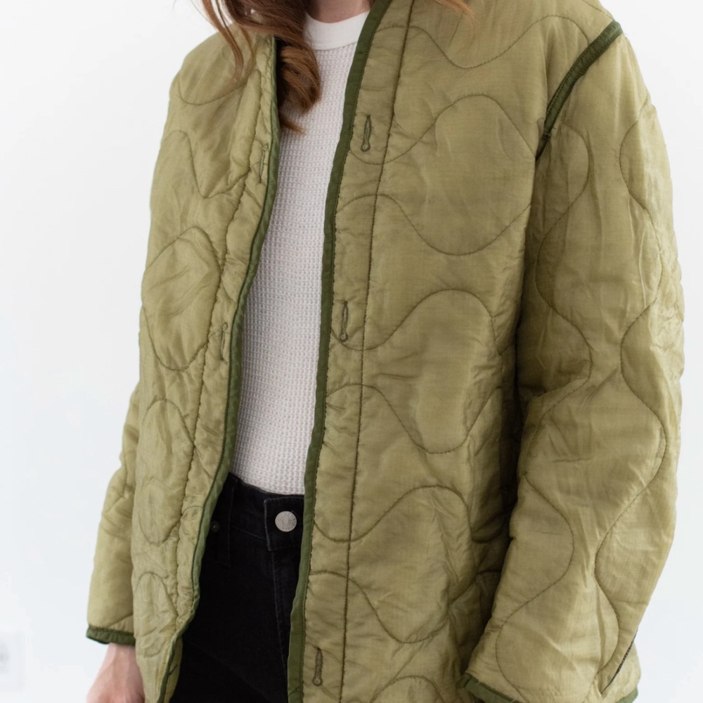 Vintage Olive Green Liner Jacket Unisex Wavy Quilted Nylon Coat (Small-Medium) - Picture 2 of 4